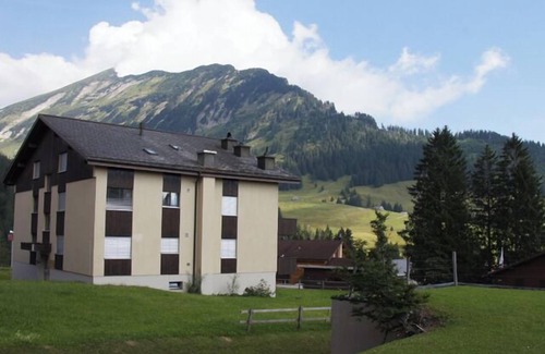Mitloedi Apartment | "Experience Comfort and Adventure at Apartment Bischofberger D20 in the Scenic S
