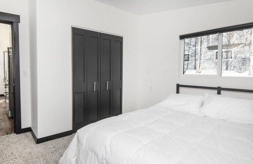 Edwards House | Experience Comfort in the Heart of the Vail Valley: Modern 2-Bedroom Sleeps 6