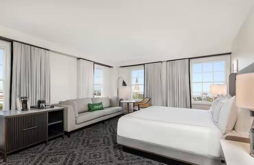 French Quarter Hotel | Experience Historic Charleston! Pool, Onsite Restaurant!