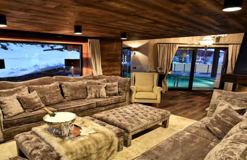 Le Lavancher Ski Chalet | Experience Sheer Luxury IN Chamonix With AN Octagonal Pool
