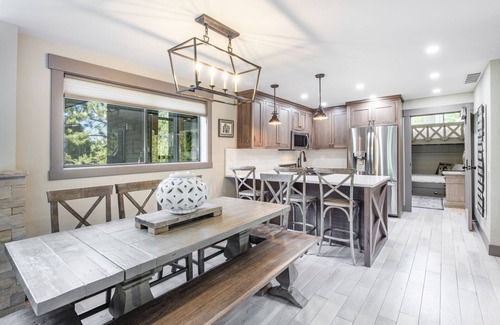 Park City House | Experience ski heaven at Canyons Village - just a stroll away