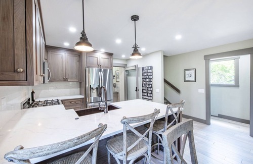 Park City House | Experience ski heaven at Canyons Village - just a stroll away