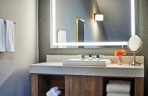 Vail Hotel | Experience Skiing Excellence at Our Vail Retreat: Suite w/Fireplace