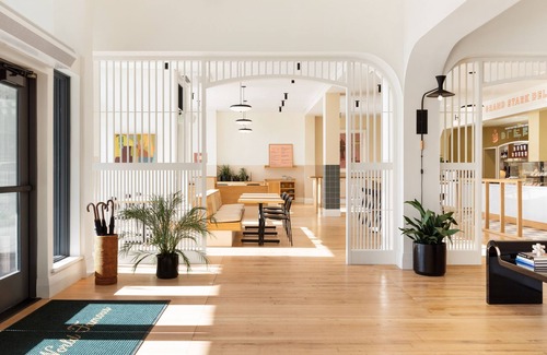 Buckman Neighborhood Apartment | Experience Soothing Moments & Luxury! Pets Allowed, Near Pioneer Place