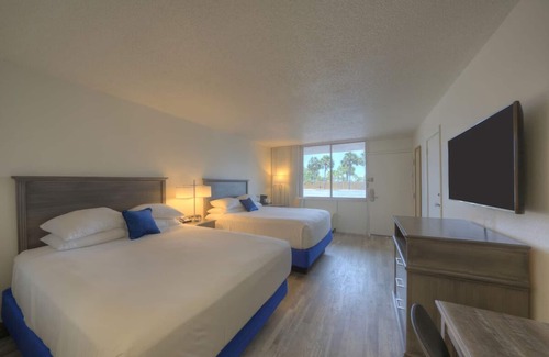 Fort Walton Beach Hotel | Experience the Grotto Pool! Onsite Dining and Near Fort Walton Beach!