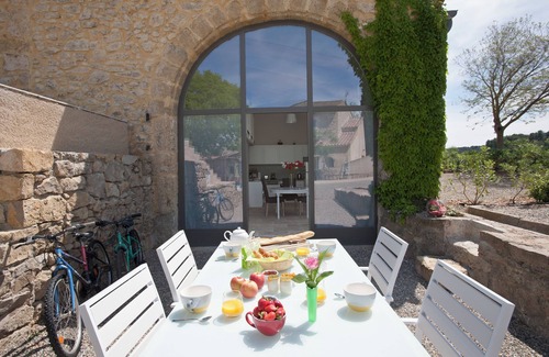 Montagnac Villa | Experience the art of well-being in a refined, soothing setting, ideal for families.
