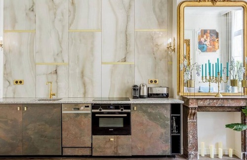 Quartier du Mail Apartment | EXPERIENCE THE BEST OF PARISIAN LIVING NEAR THE LOUVRE AT RUE D'ABOUKIR - 3 BED