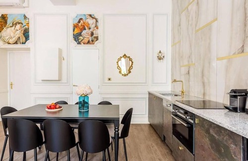 Quartier du Mail Apartment | EXPERIENCE THE BEST OF PARISIAN LIVING NEAR THE LOUVRE AT RUE D'ABOUKIR - 3 BED