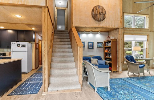 Pentwater House | Experience the charm of Silver Lake at Parrothead Retreat
