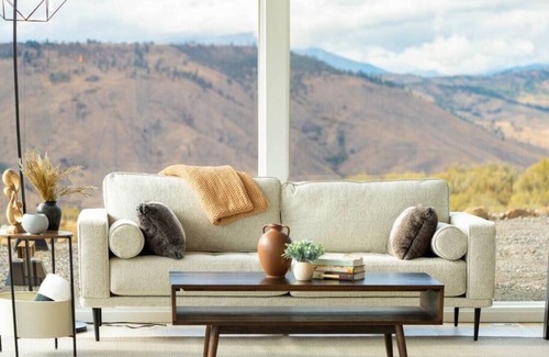 Orondo House | Experience the feeling of being on top of the world in this breathtaking retreat
