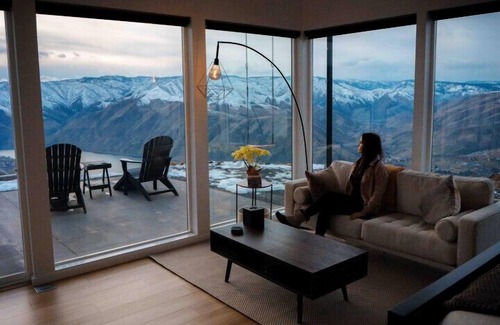 Orondo House | Experience the feeling of being on top of the world in this breathtaking retreat
