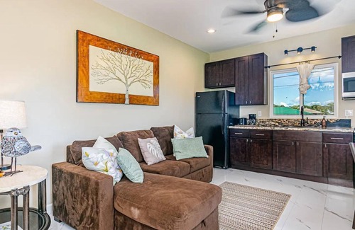 Hilo Apartment | Experience Tropical Tranquility: Luxury Studio Home in Hilo!