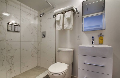 Foggy Bottom Hotel | Experience Vibrant D.C.: Convenient Room Close National Mall