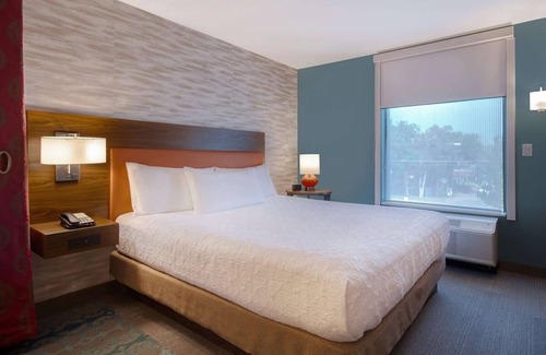 University Hotel | Experience Waco: Suite w/Kitchen & Outdoor Spaces