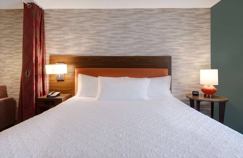 University Hotel | Experience Waco: Suite w/Kitchen & Outdoor Spaces