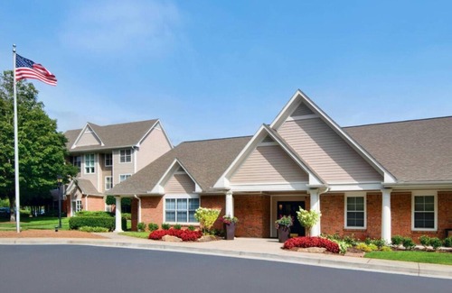 Homewood Apartment | Explore Birmingham's Best! Pet-Friendly, Free Breakfast!