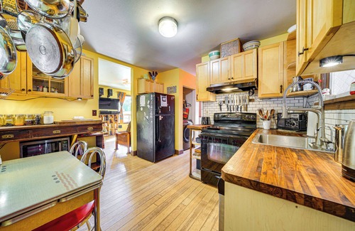 Columbia City Apartment | Explore Seattle! Charming Apt w/Private Deck