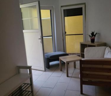 Rudolfsheim-Funfhaus Apartment | EXPLORE Wien Österreich VIENNA Austria WALTZ and CASTLES Residenz Habsburg great 2-rooms-apartment near SCHÖNBRUNN Breakfast Metro U3 U4 busses 48a 51a city kids pets