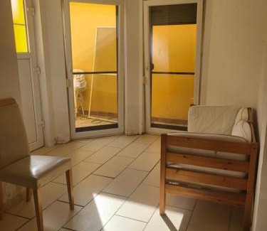 Rudolfsheim-Funfhaus Apartment | EXPLORE Wien Österreich VIENNA Austria WALTZ and CASTLES Residenz Habsburg great 2-rooms-apartment near SCHÖNBRUNN Breakfast Metro U3 U4 busses 48a 51a city kids pets