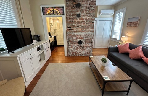 Historic Hill Apartment | Exposed Brick 1 Bed/1 Bath/Pullout Sofa/Dog Friendly Large Suite (Sleeps 4) Downtown Newport