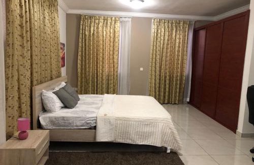 Greenhill Apartment | Exquisite 2 Bedroom Apartment for Family with Pool