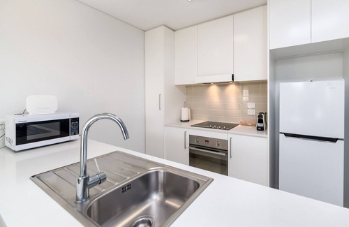 Phillip Apartment | Exquisite Apartment with BBQ and Pool, near Shops