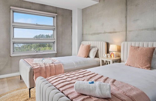 Redhead House | Exquisite Beachside Mansion