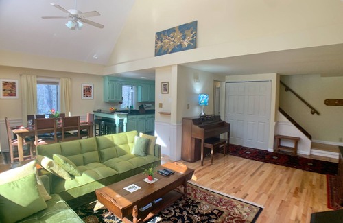 Hurley Ski Chalet | Exquisite Chalet by Ashokan water & Woodstock’s most scenic sites-WITH GENERATOR