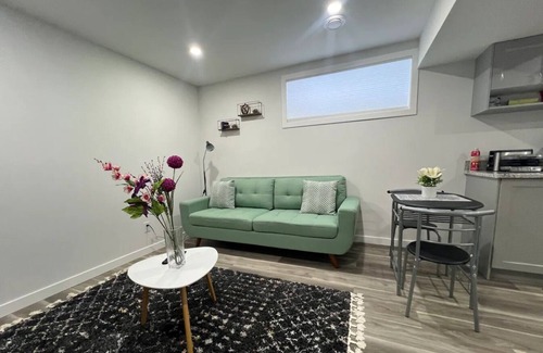 Regina Apartment | Exquisite Guest Suite in Regina