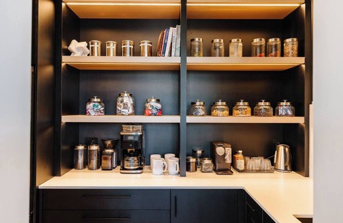 Wilden House | Exquisite Luxury Estate Above Okanagan Lake with Panoramic Sunset views!