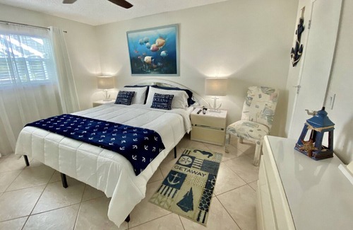 Englewood House | Exquisite Private Estate,Heated Pool and Hot Tub ,Minute to few beaches.