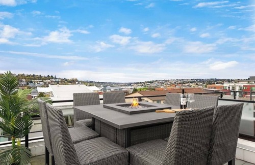 Eastlake House | Exquisite views & property! Incredible 3 story + rooftop is waiting for you!