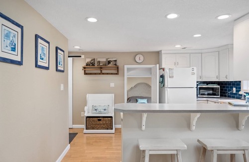 Rockaway Beach House | Exquisitely Maintained Cottage Inside and Out, Open Layout, One Block to Beach, *Pet Friendly*