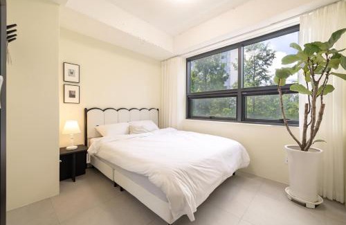 Yeonnam-dong Apartment | EXTAY mansion Hongdae 3 Beadrooms 2 Bethrooms
