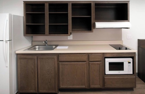 Austin Hotel | Extended Stay 3 Room Near Austin Attractions w/Full Kitchen & Ample Parking