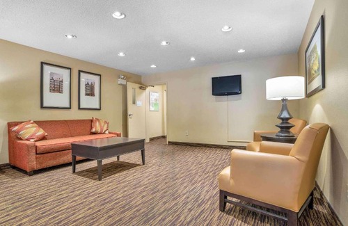 Crestline Heights Hotel | Extended Stay America Select Suites - Birmingham - Inverness