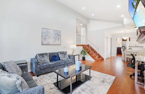 Northbrook House | Extended Stay Northbrook FHS Rental