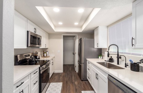 North Center Revitalization Association House | Extended Stay Ready – Spacious 3BR w/Private Backyard