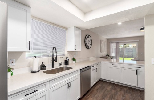 North Center Revitalization Association House | Extended Stay Ready – Spacious 3BR w/Private Backyard
