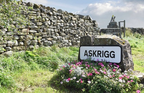 Worton Cottage | External stone steps to 1st floor entrance.