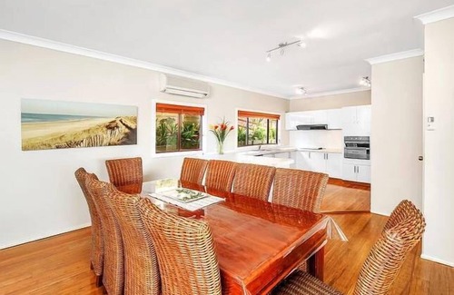 Terrigal House | Extra large family home Amazing views of Terrigal beach