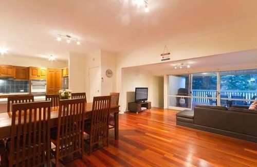 Terrigal House | Extra large family home Amazing views of Terrigal beach