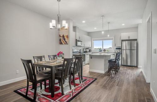 Airdrie House | Extra Large House with AC, Banff Access, Sleep 12, BBQ, 4 Bedrooms & 2 Sleeper Sofa Beds