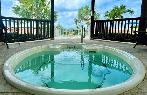 The Bight Apartment | Extra spacious oceanview condo 5 min from pristine beach