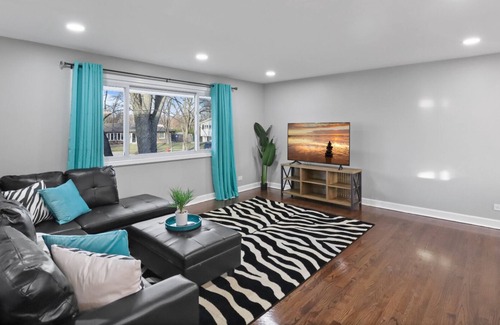 Forestview House | Extravagance - 4 Bedrooms 2.5 Baths With Deck