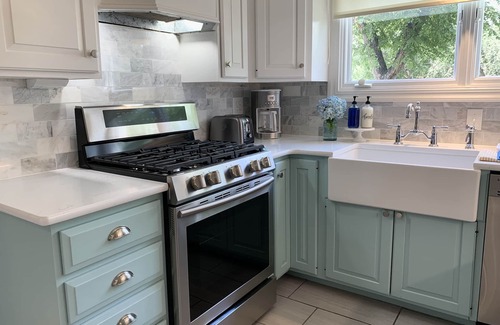 Central Colorado Springs House | Extremely Clean!🏡1928 Columbine Cottage-Hot Tub,Fire Pit,Hiking,Pikes Peak Views