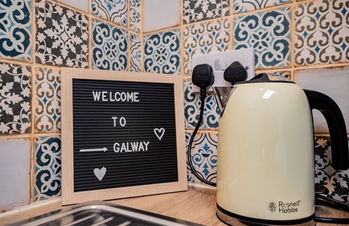 Galway City Centre Apartment | Eyre View Suites - Apt #3 - Sleeps 6