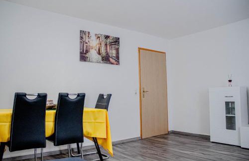 Ilsfeld House | F&F Suites Ilsfeld - 3 Zimmer OG Apartment - Zentral mit kostenfreien Privatparkplätzen und WLAN