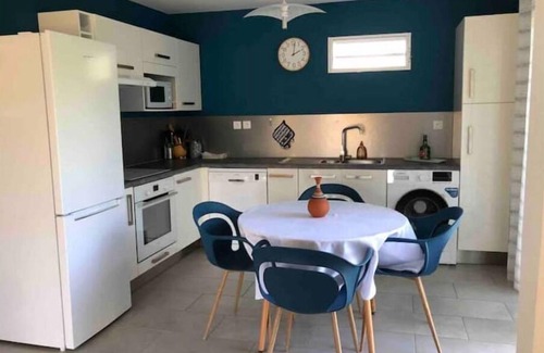 Le Lamentin Apartment | F3 apartment with garden view close to all amenities.