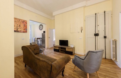 Careggi Rifredi Apartment | Fabbroni 3 bedrooms in Florence by Mmega